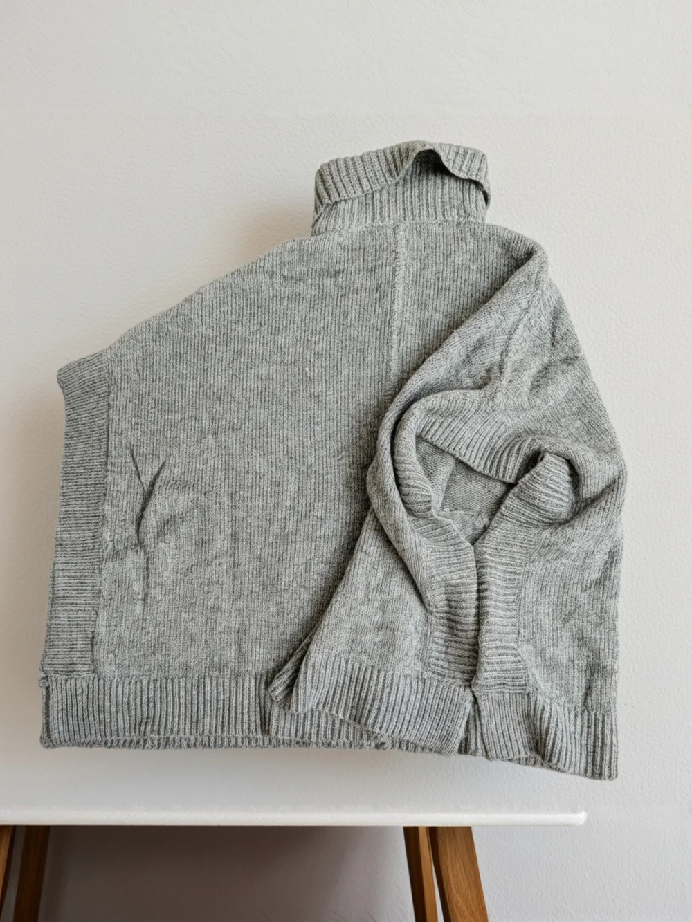 EUC J.Crew Re-Imagined Merino Wool Alpaca Blend Knit Poncho Grey M/L Style BA411